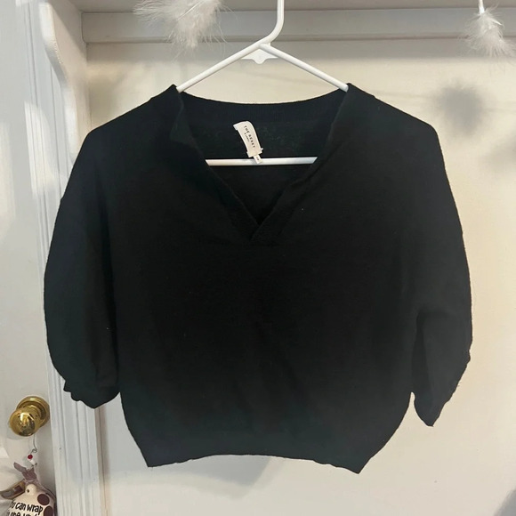 The Reset Tops - The Reset R Label Cropped Sweater